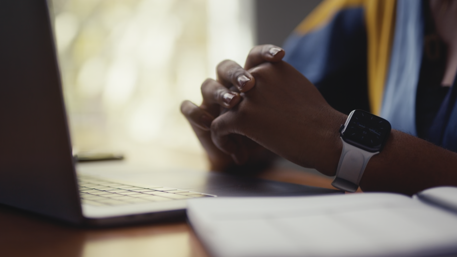 hands-at-the-desk